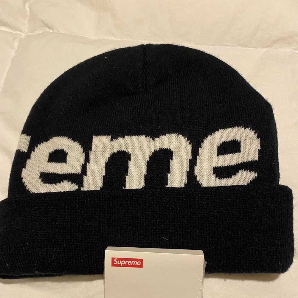 Supreme Beanie and post it’s